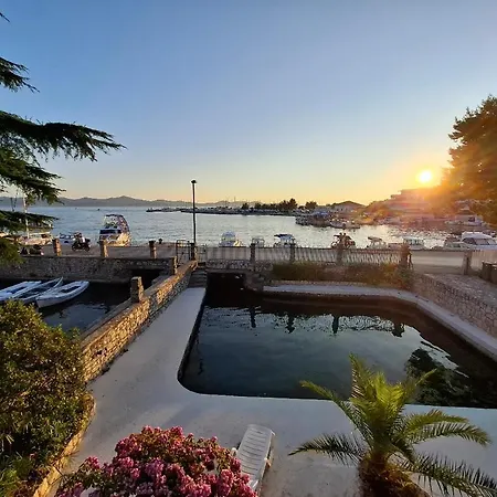 Sunset Cove 公寓